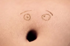 Göbekte Morarma Belirtileri ve Tedavisi Göbekte Morarma Belirtileri ve Tedavisi